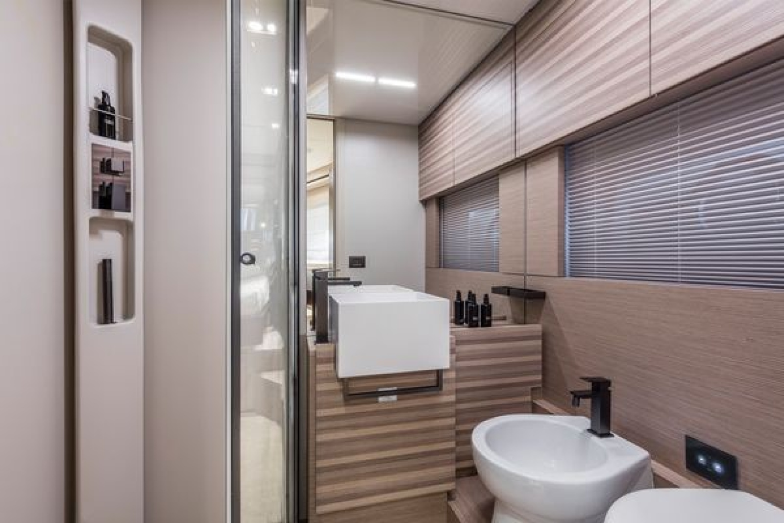 2026 Ferretti Yachts 670