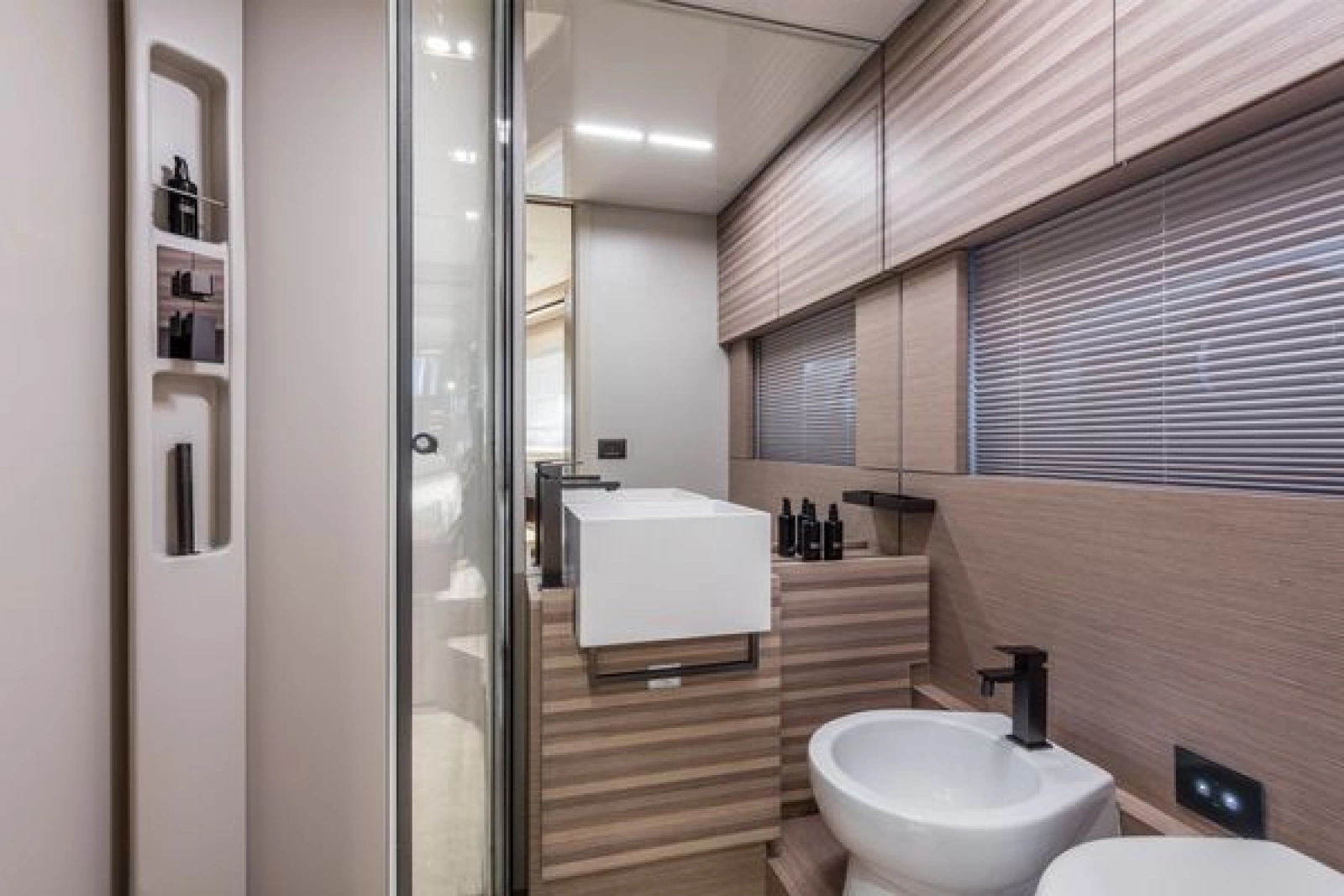 2026 Ferretti Yachts 670