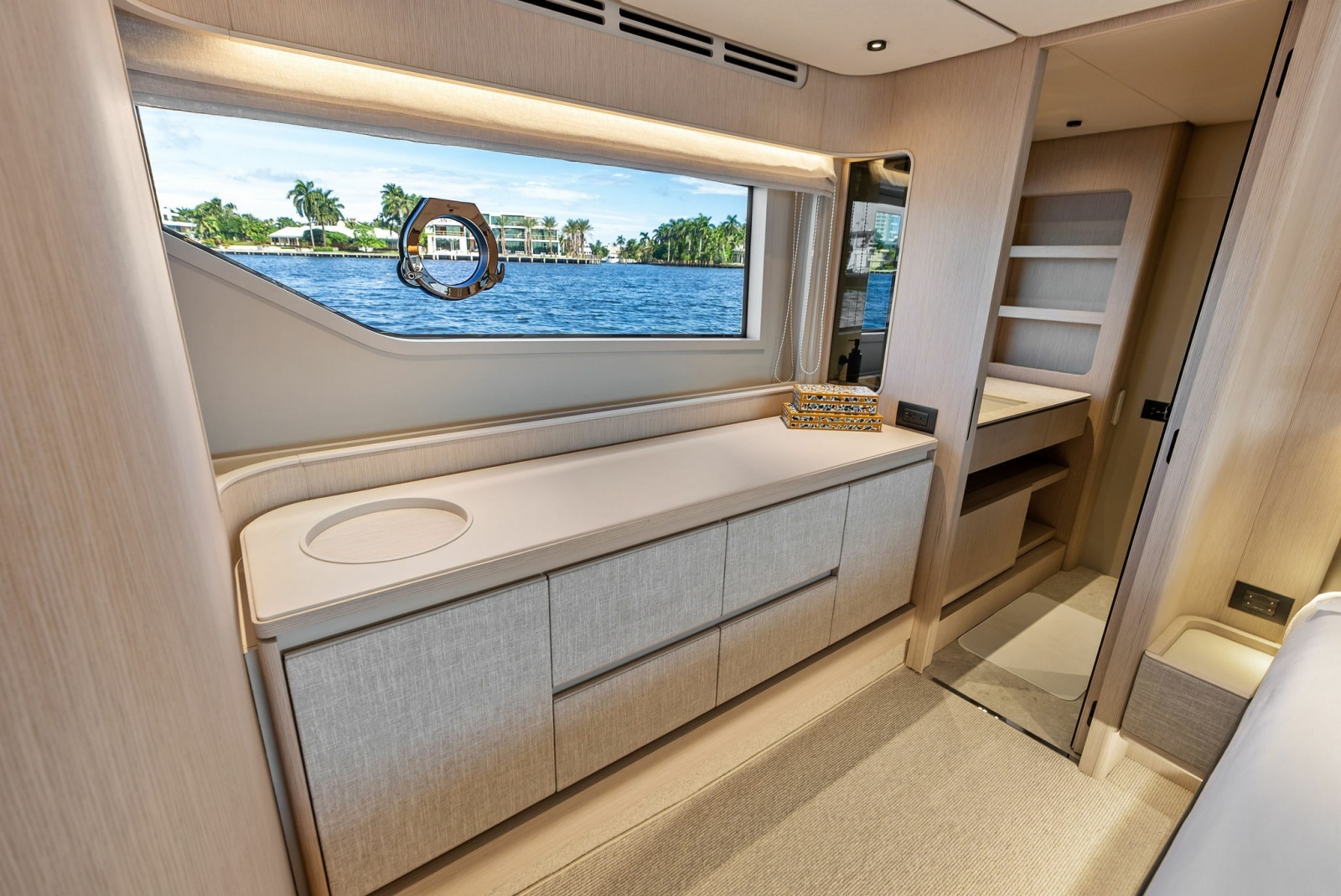 2026 Ferretti Yachts 670