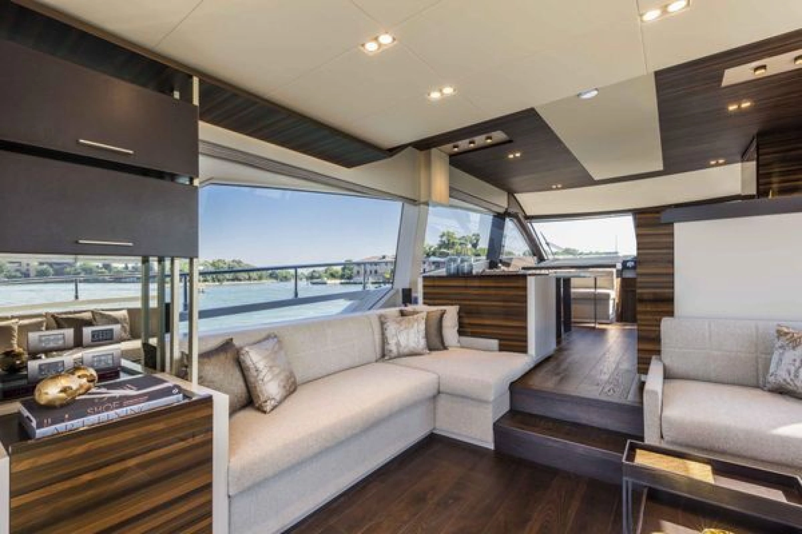 2026 Ferretti Yachts 670