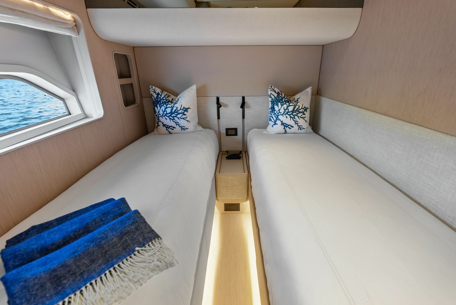 2026 Ferretti Yachts 670
