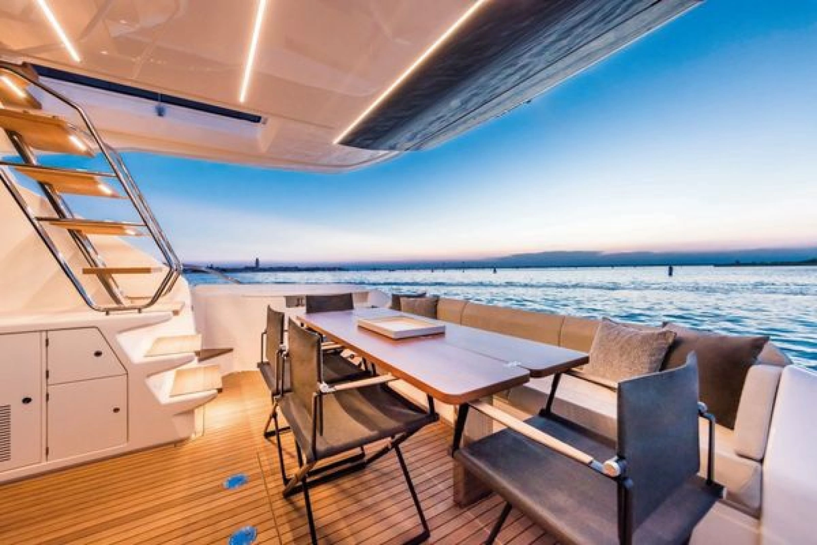 2026 Ferretti Yachts 670