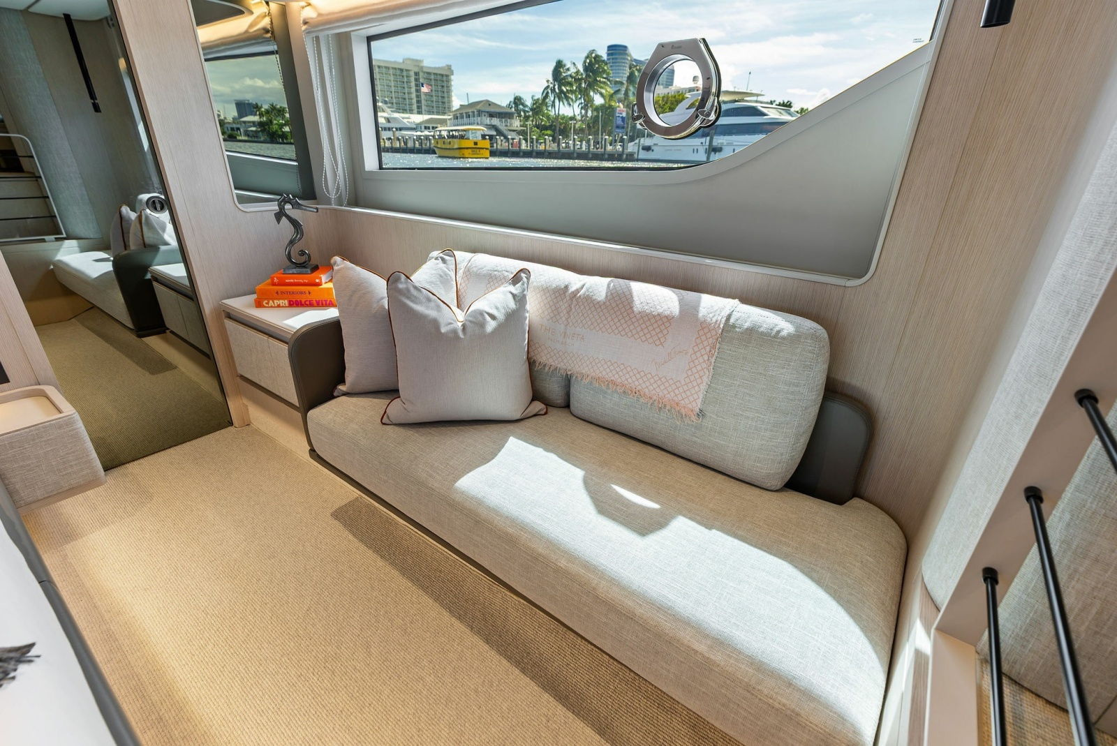 2026 Ferretti Yachts 670