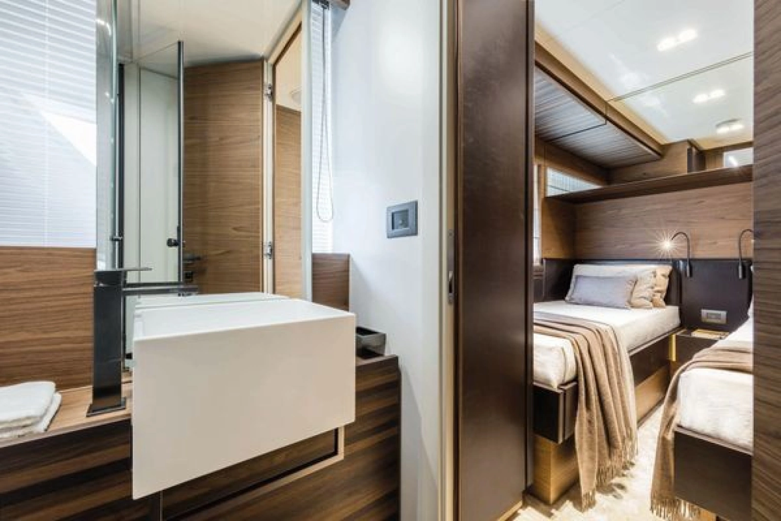 2026 Ferretti Yachts 670
