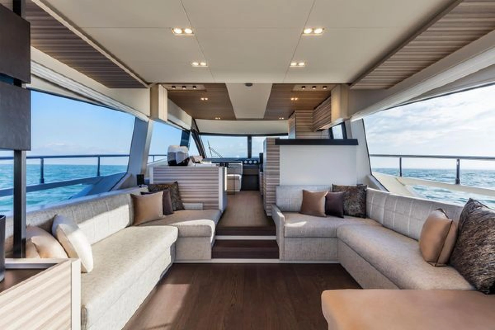 2026 Ferretti Yachts 670