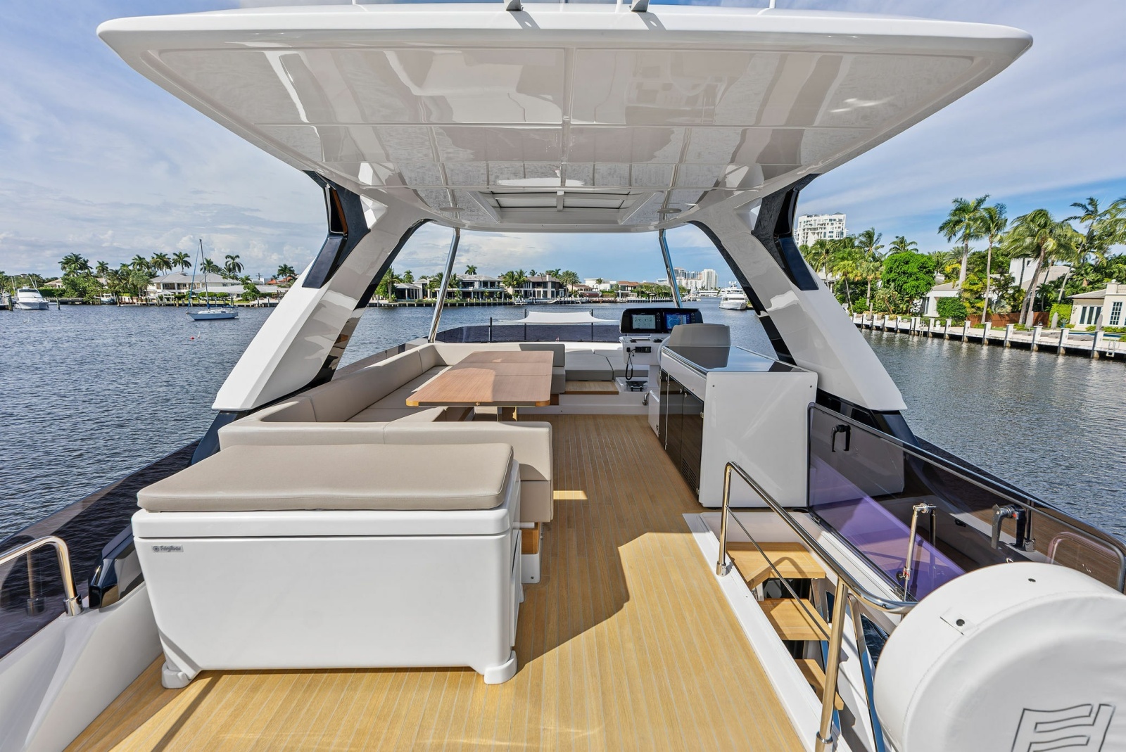 2026 Ferretti Yachts 670