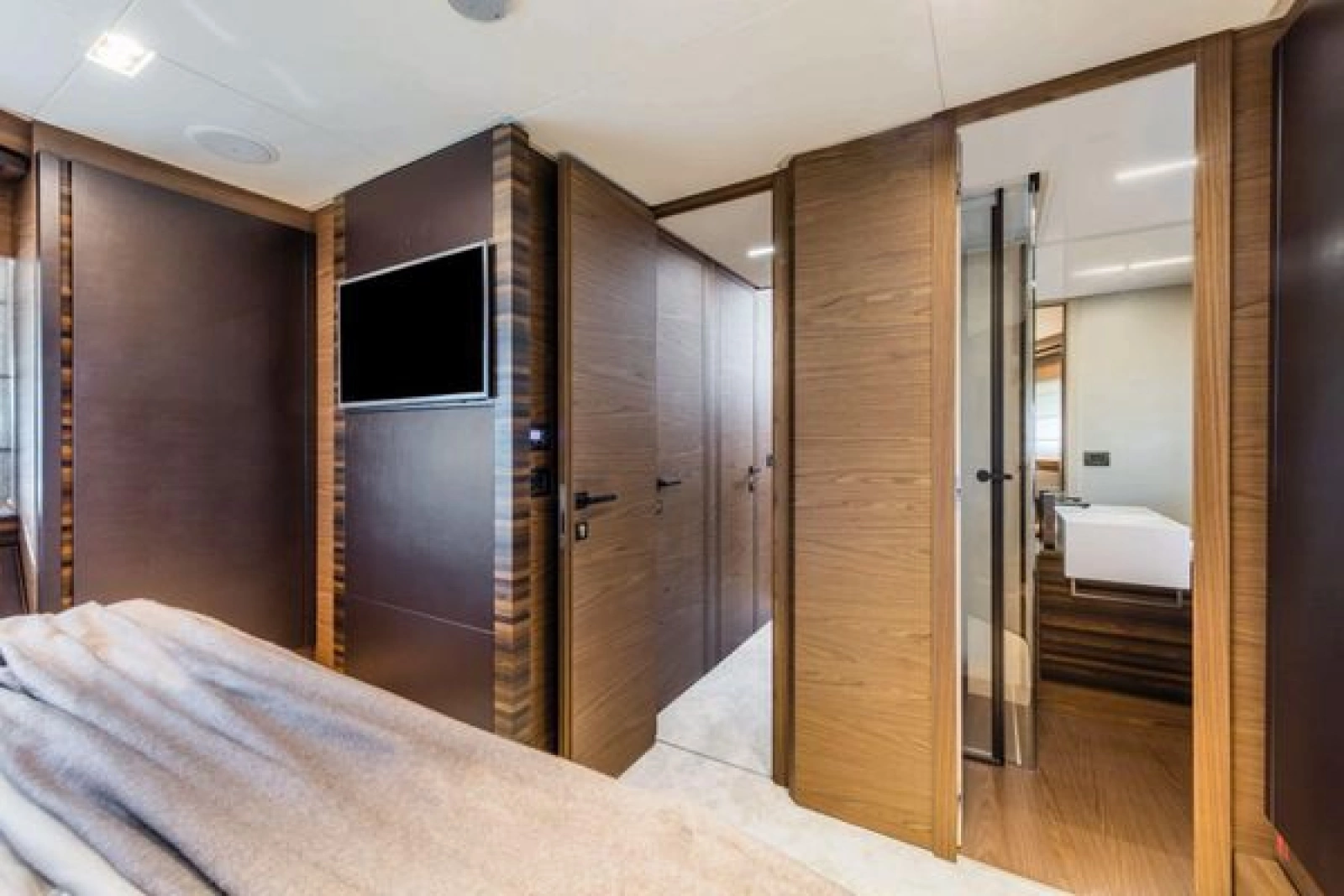 2026 Ferretti Yachts 670
