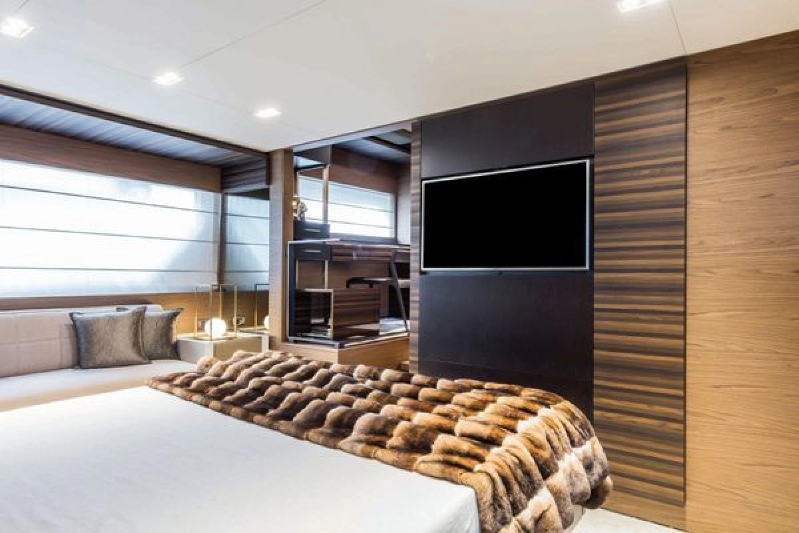 2026 Ferretti Yachts 670
