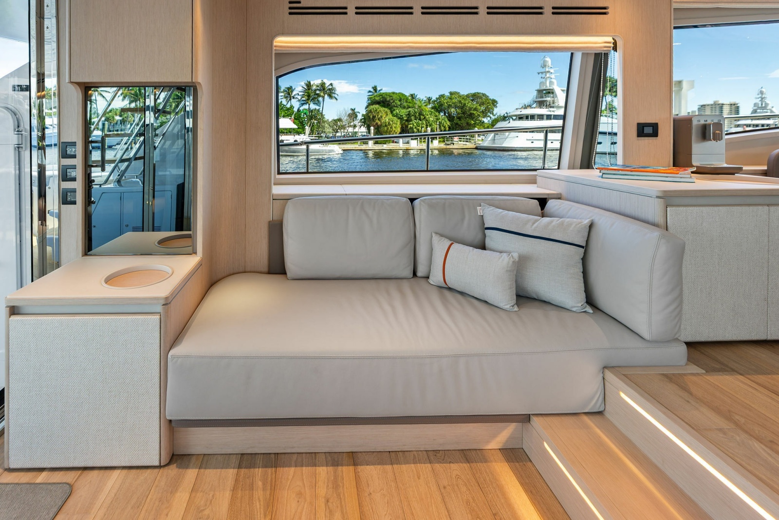 2026 Ferretti Yachts 670
