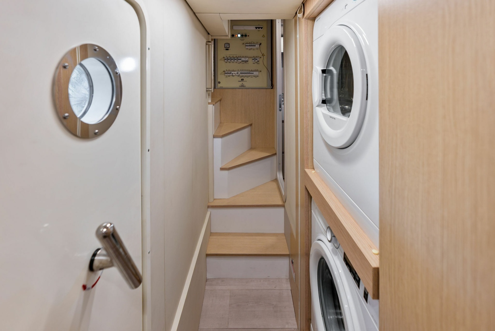 2026 Ferretti Yachts 670