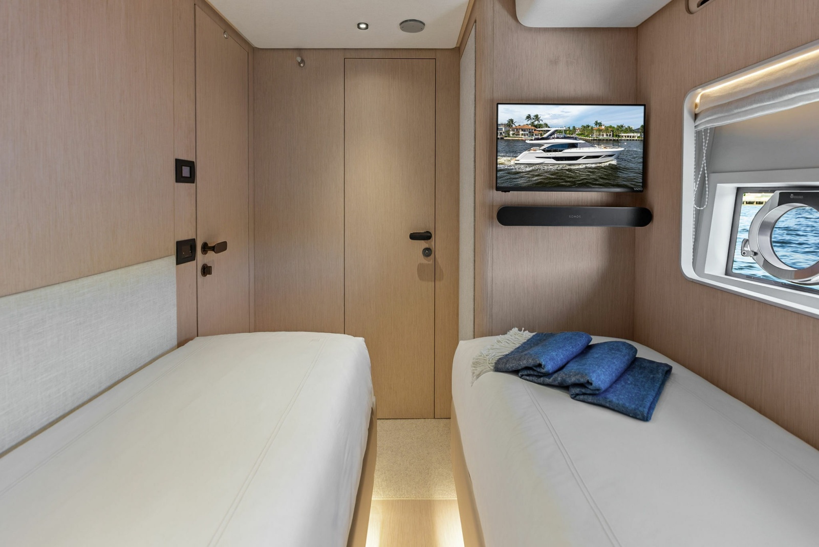 2026 Ferretti Yachts 670