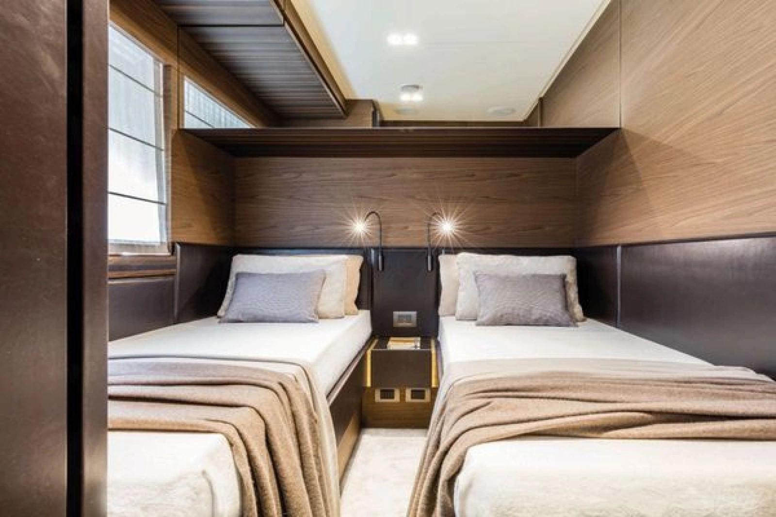 2026 Ferretti Yachts 670