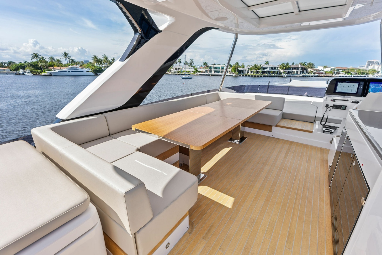 2026 Ferretti Yachts 670