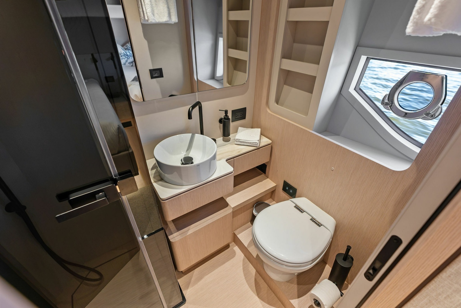 2026 Ferretti Yachts 670