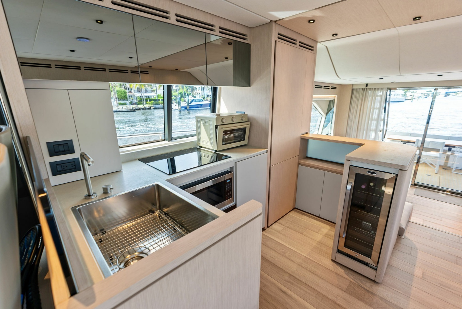 2026 Ferretti Yachts 670