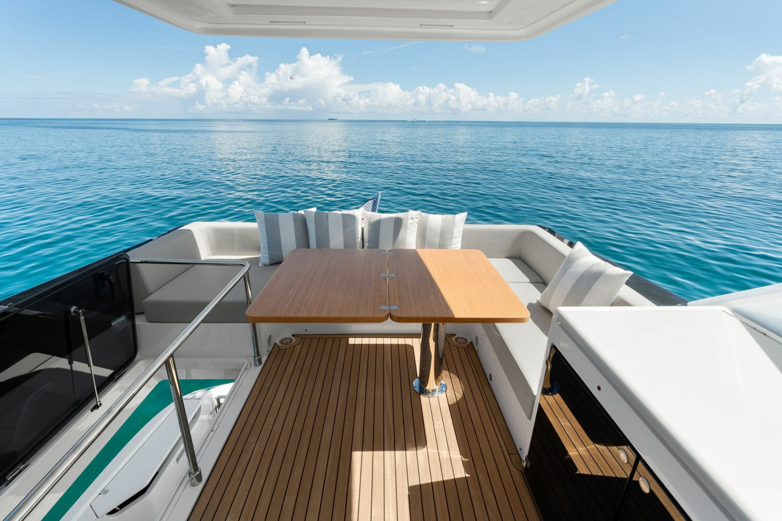 2025 Ferretti Yachts — LENDAVA