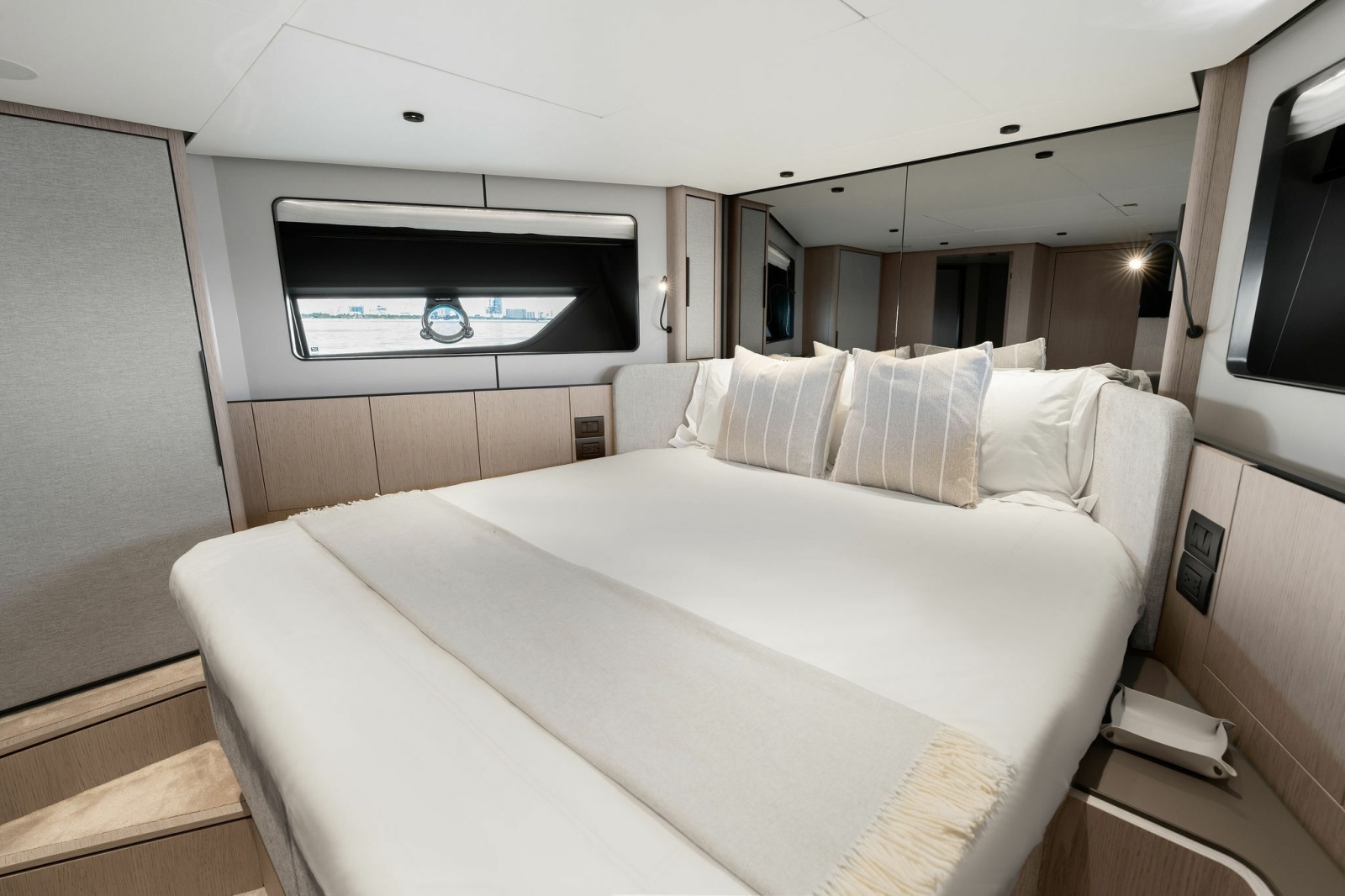 2025 Ferretti Yachts — LENDAVA
