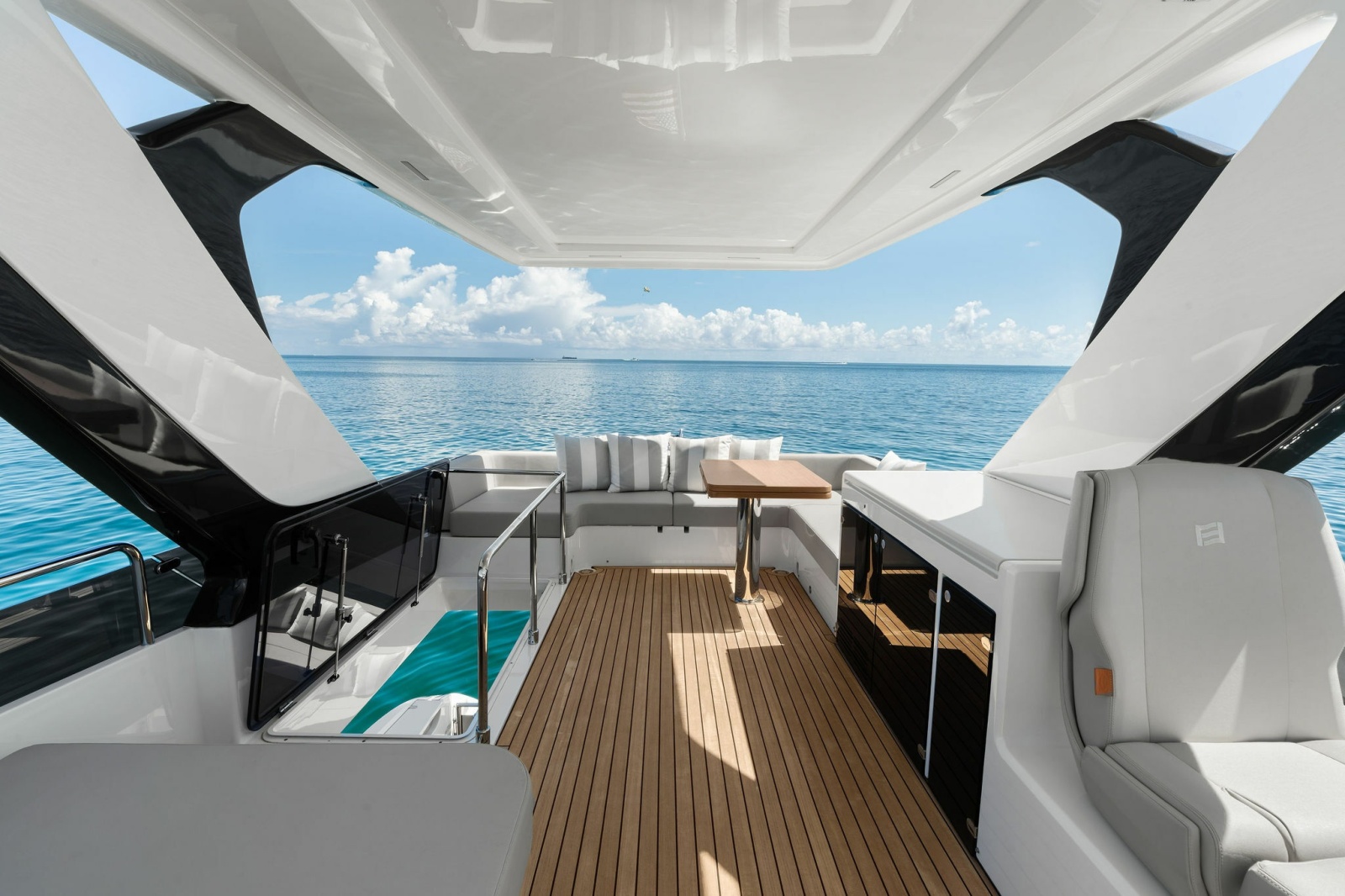 2025 Ferretti Yachts — LENDAVA