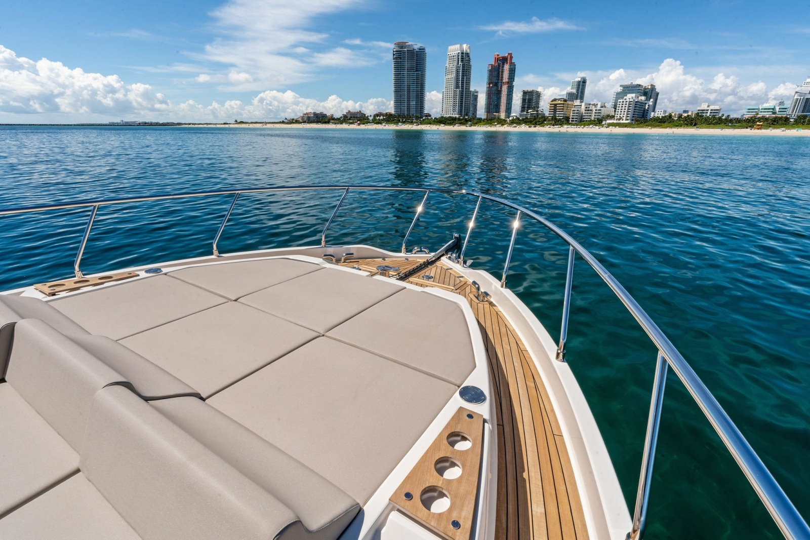 2025 Ferretti Yachts — LENDAVA