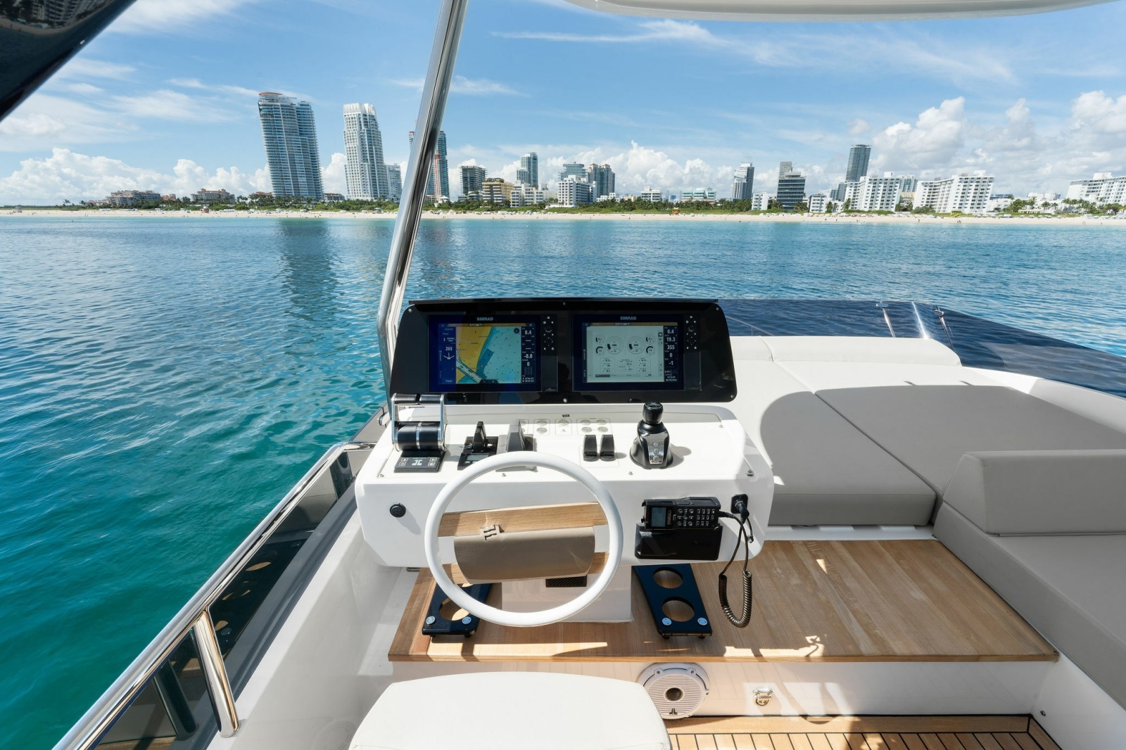 2025 Ferretti Yachts — LENDAVA