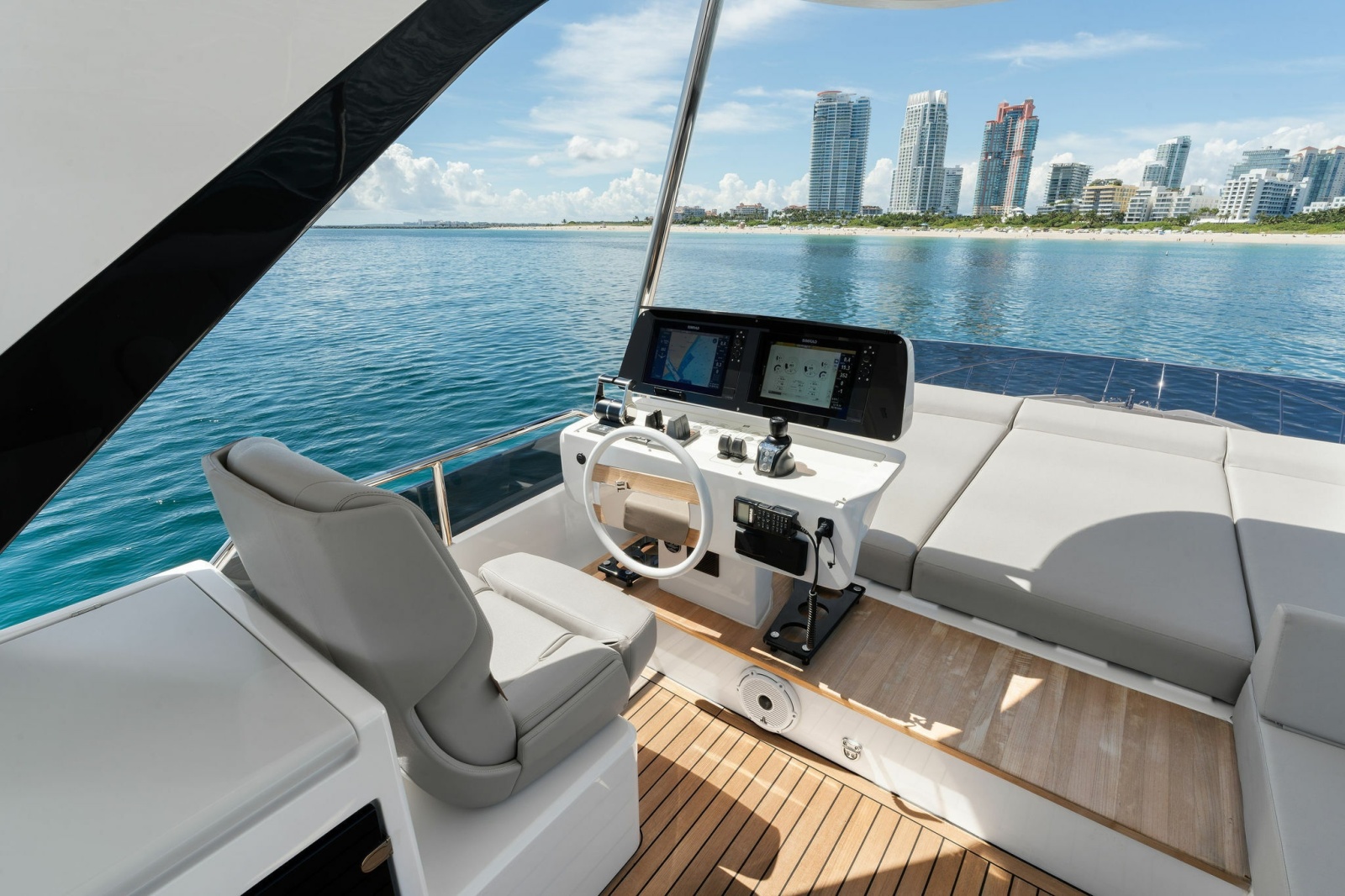 2025 Ferretti Yachts — LENDAVA