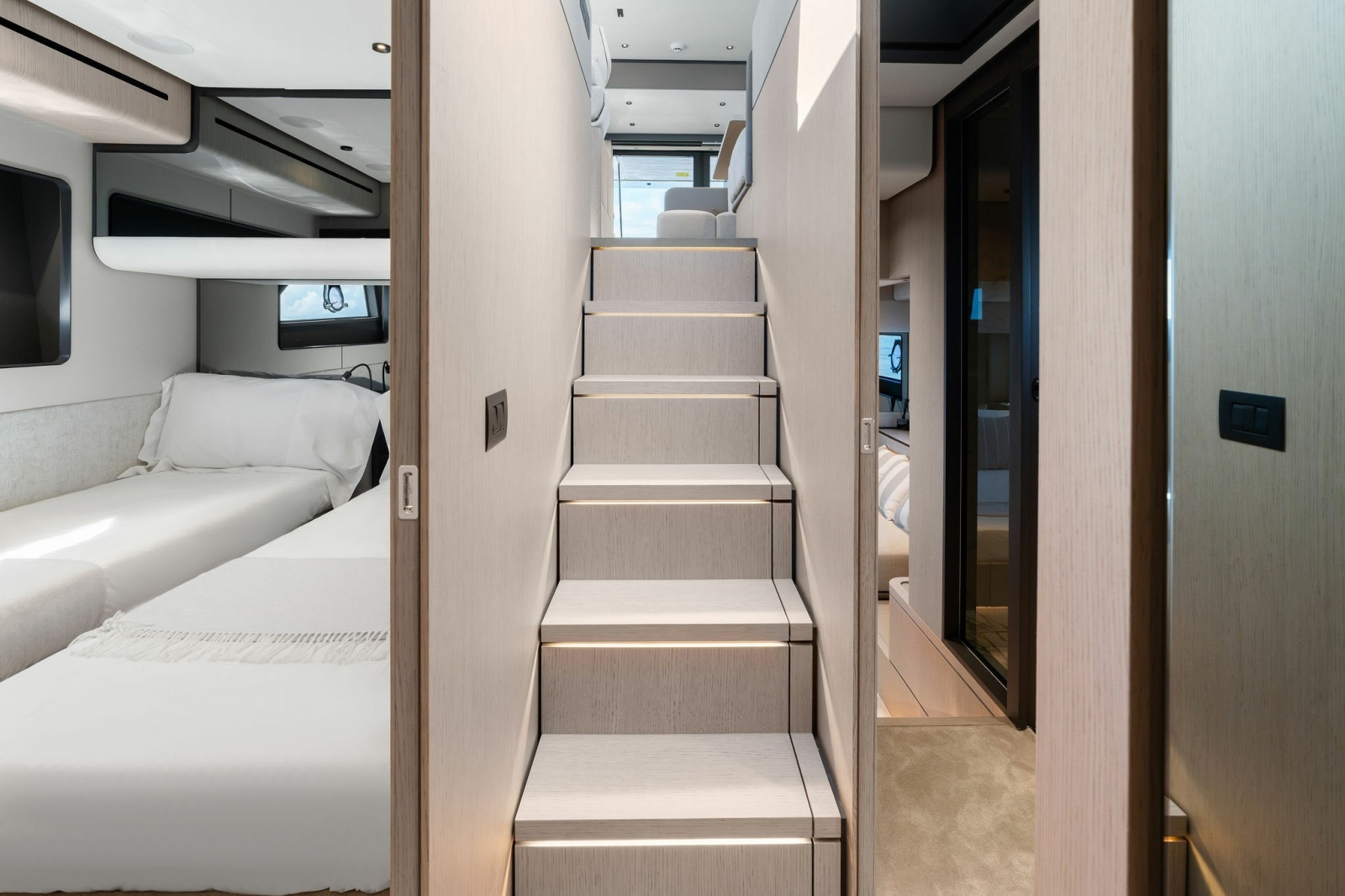 2025 Ferretti Yachts — LENDAVA