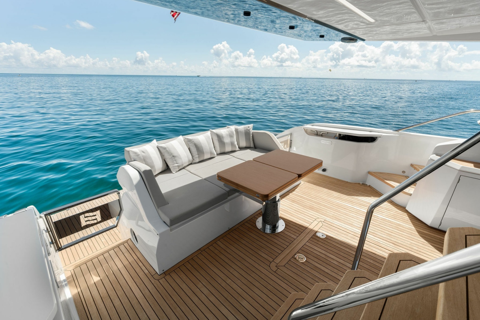2025 Ferretti Yachts — LENDAVA