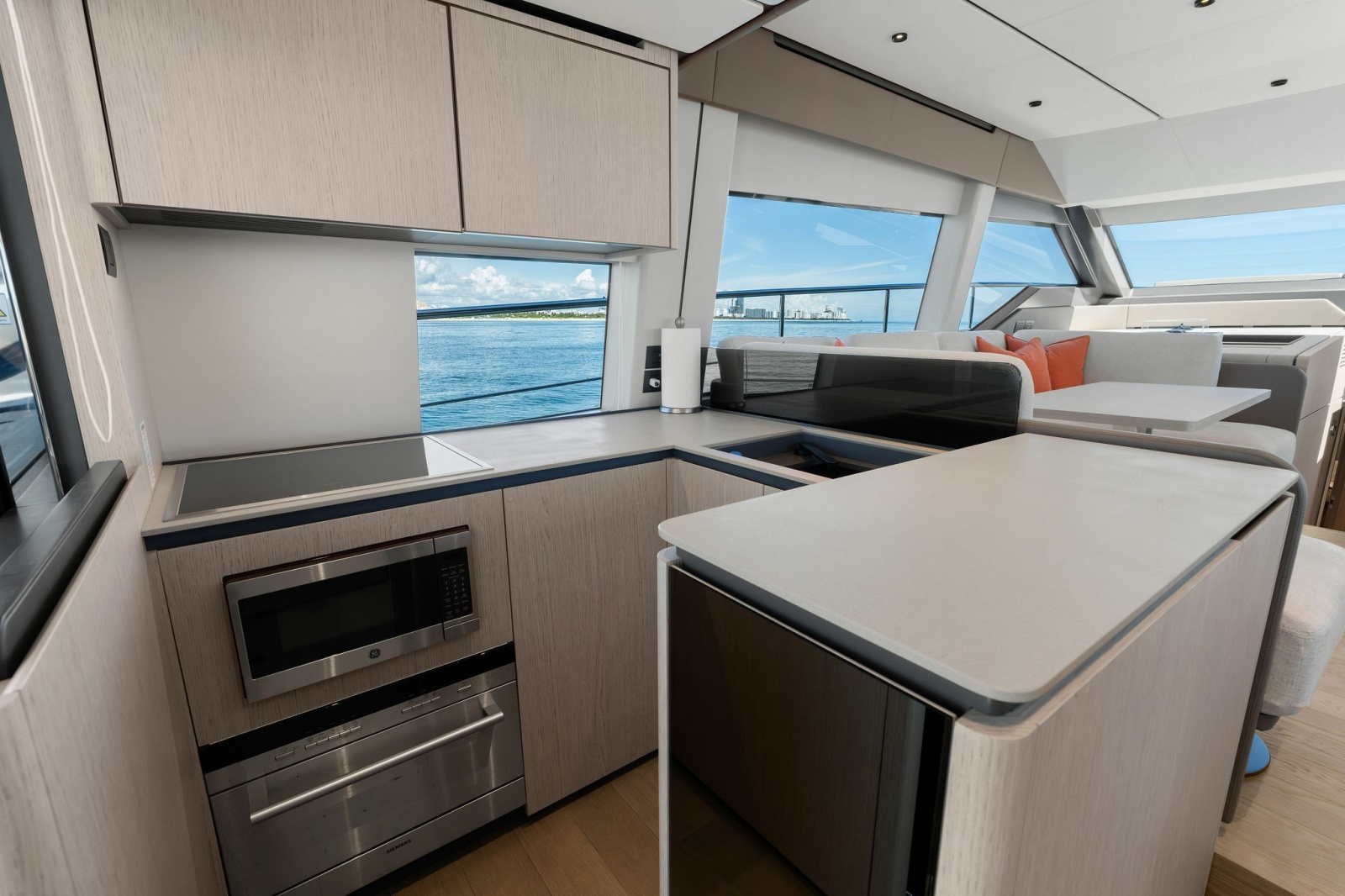 2025 Ferretti Yachts — LENDAVA