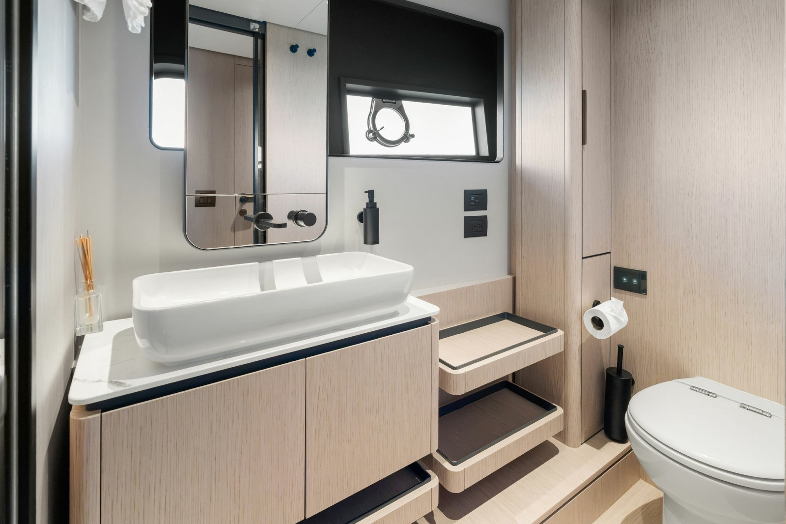 2025 Ferretti Yachts — LENDAVA