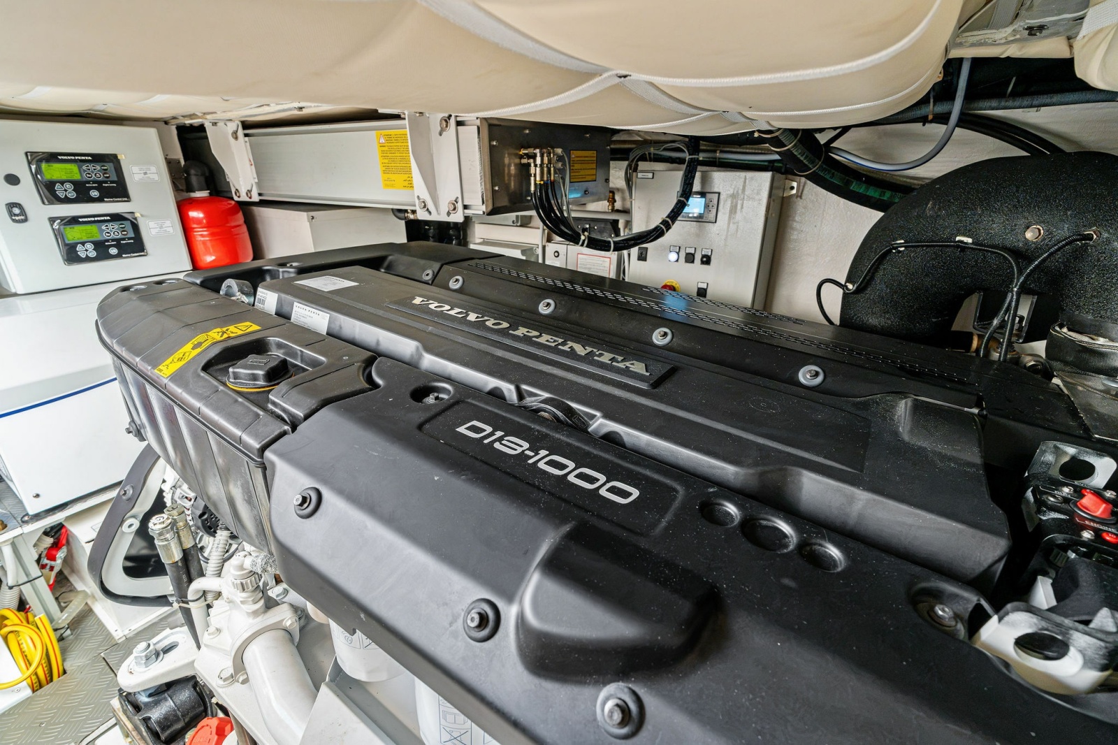 2025 Ferretti Yachts — LENDAVA