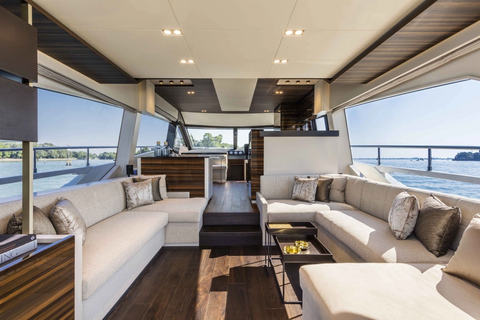 2026 Ferretti Yachts 670