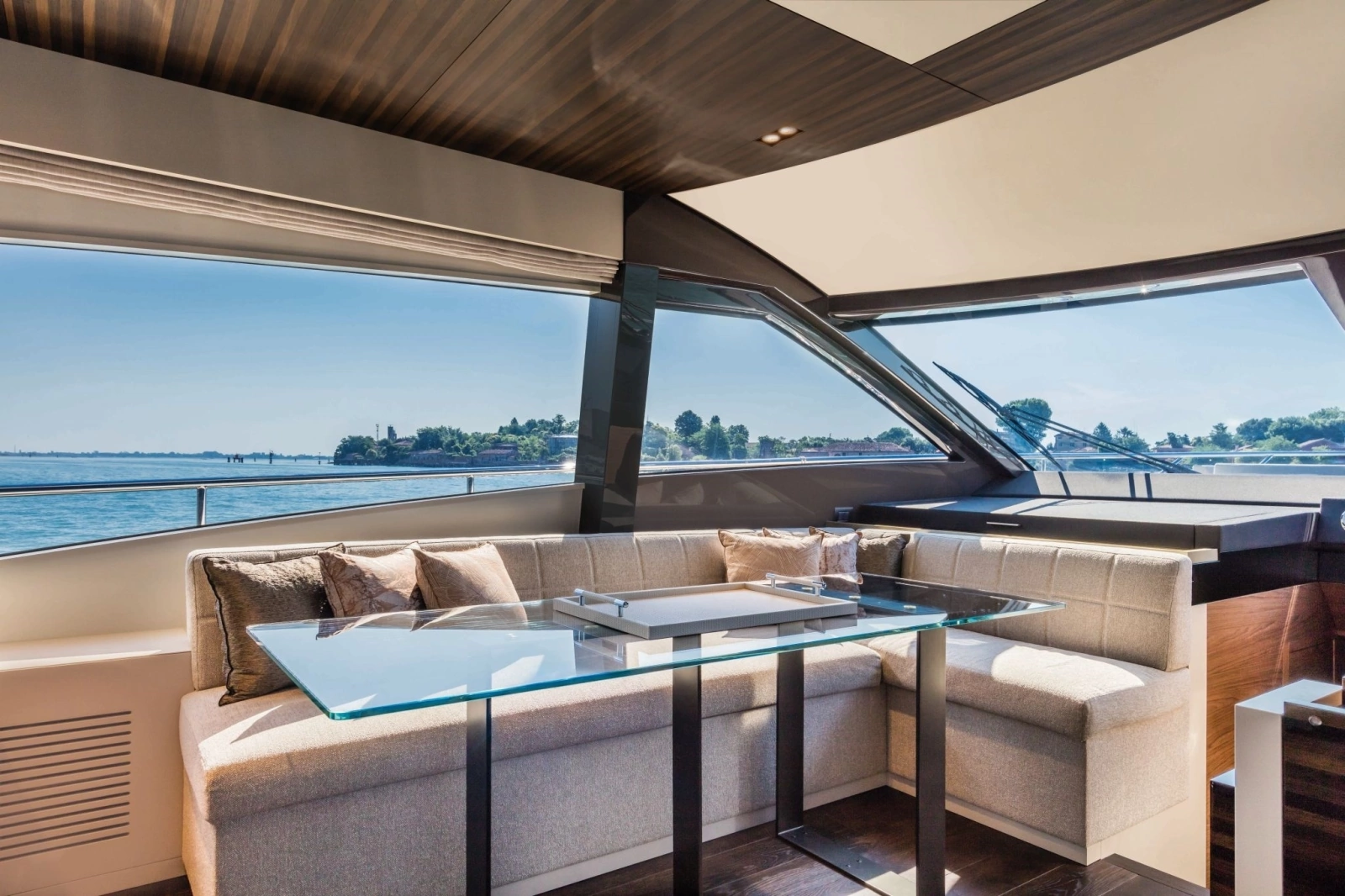 2026 Ferretti Yachts 670
