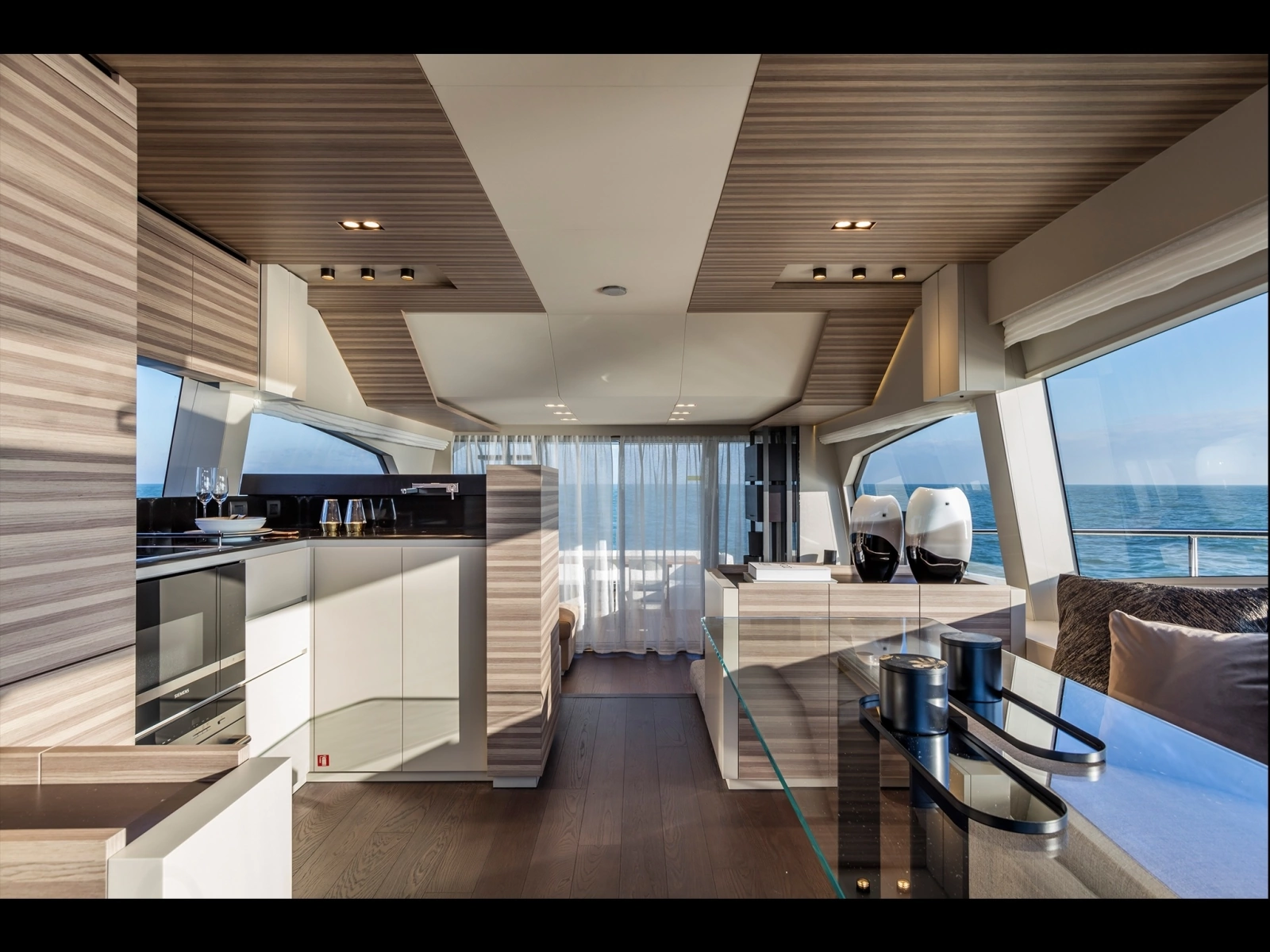 2026 Ferretti Yachts 670