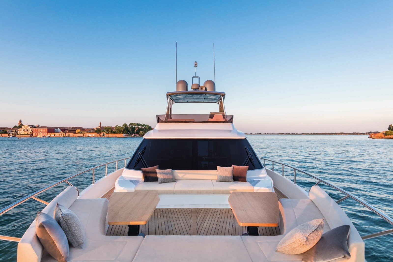 2026 Ferretti Yachts 670