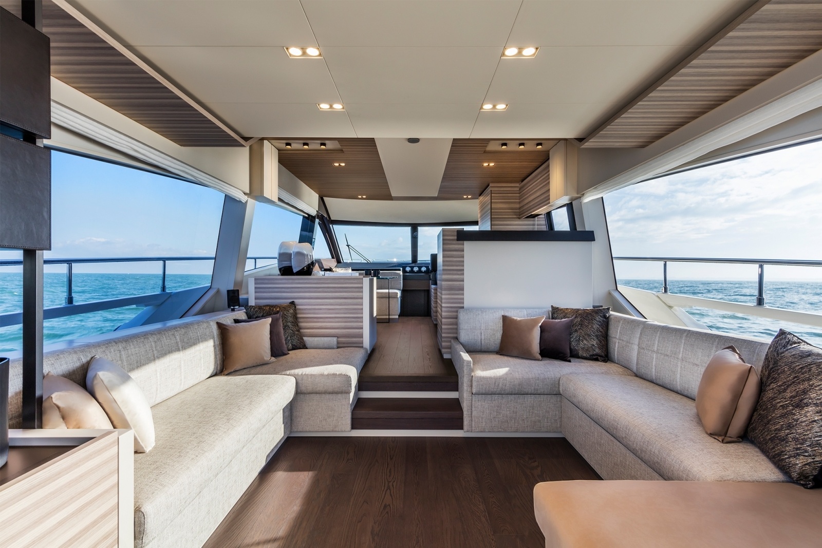 2026 Ferretti Yachts 670