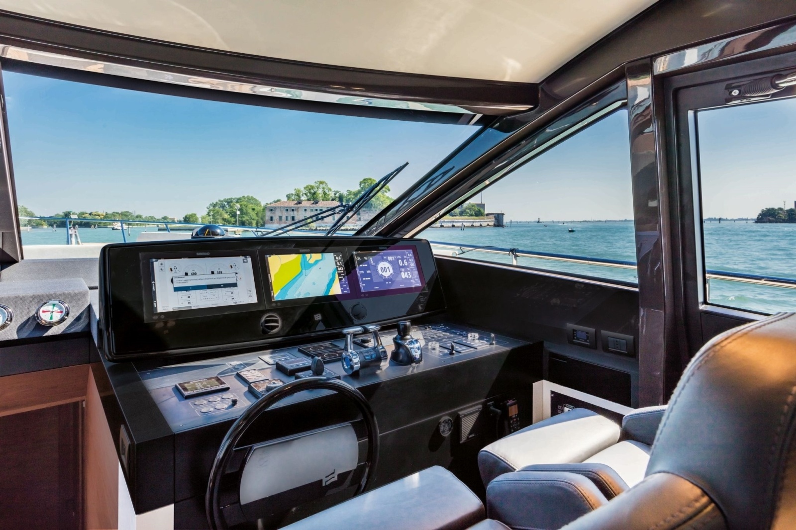 2026 Ferretti Yachts 670