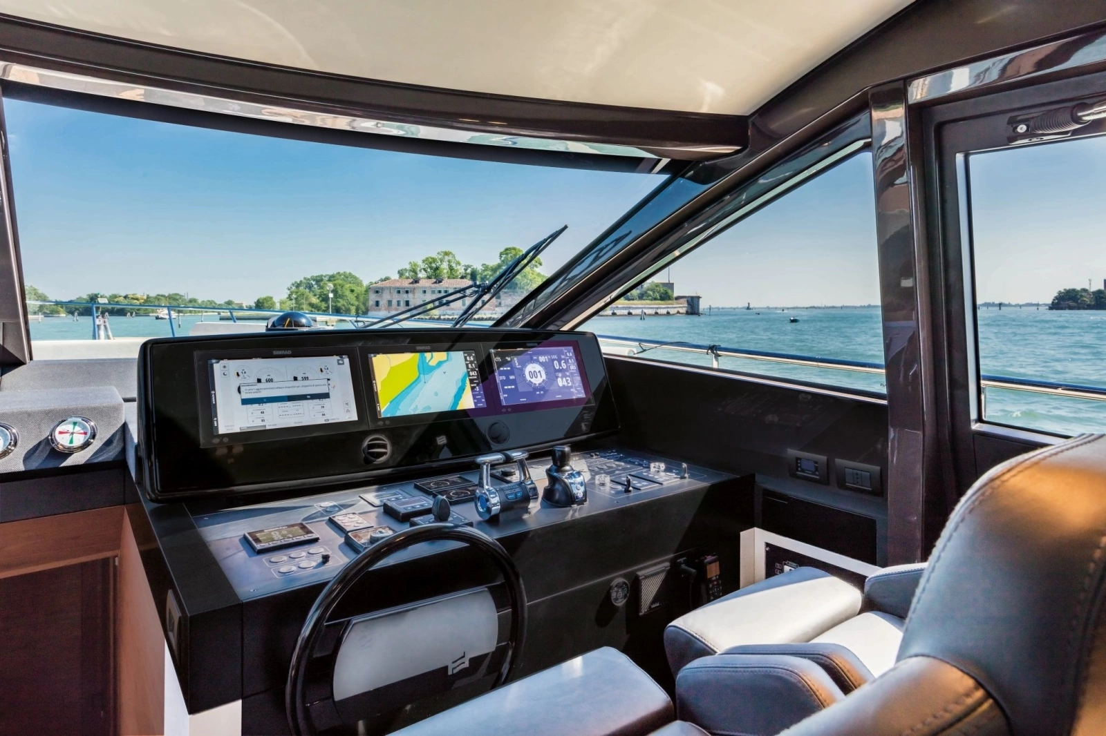 2026 Ferretti Yachts 670