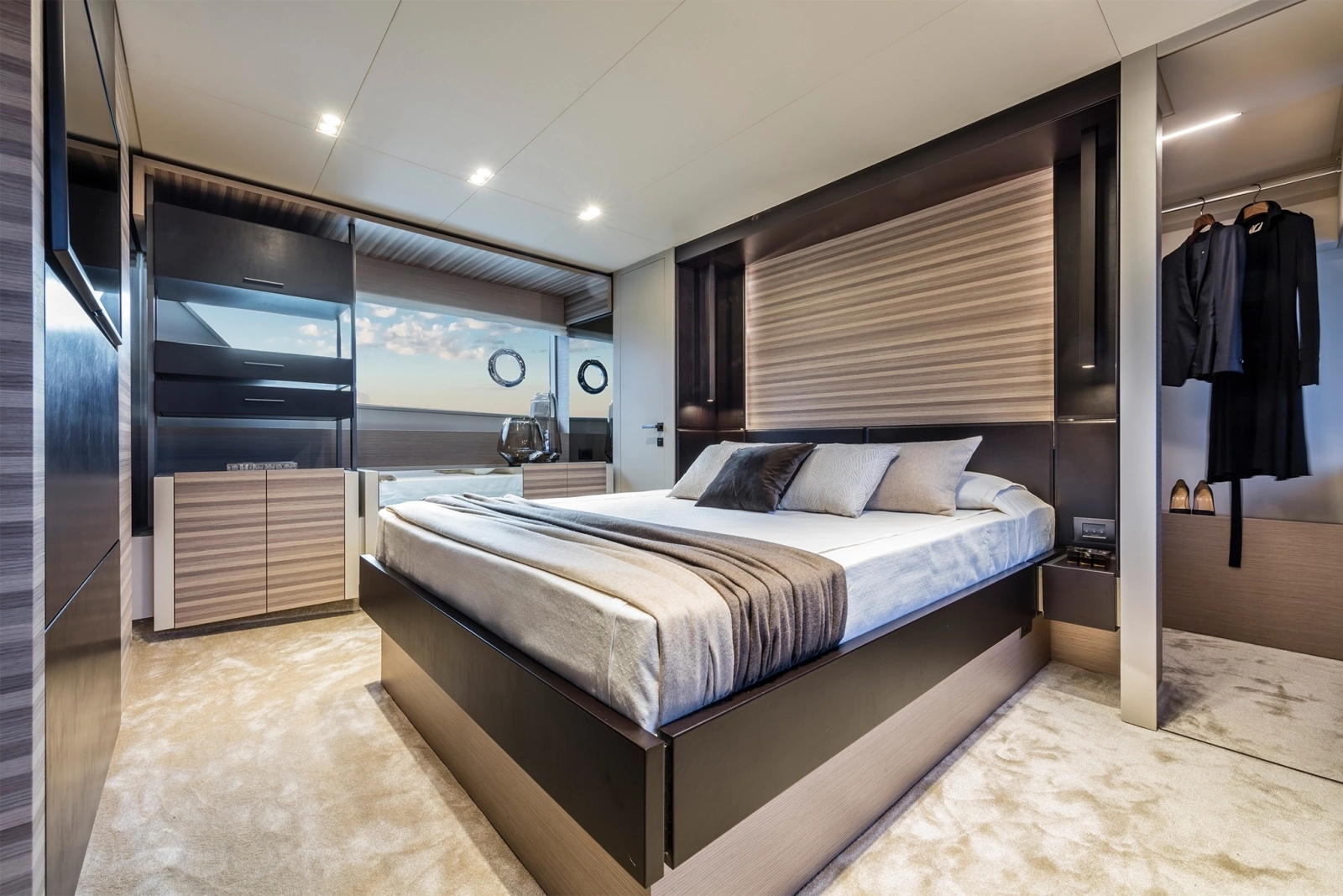 2026 Ferretti Yachts 670