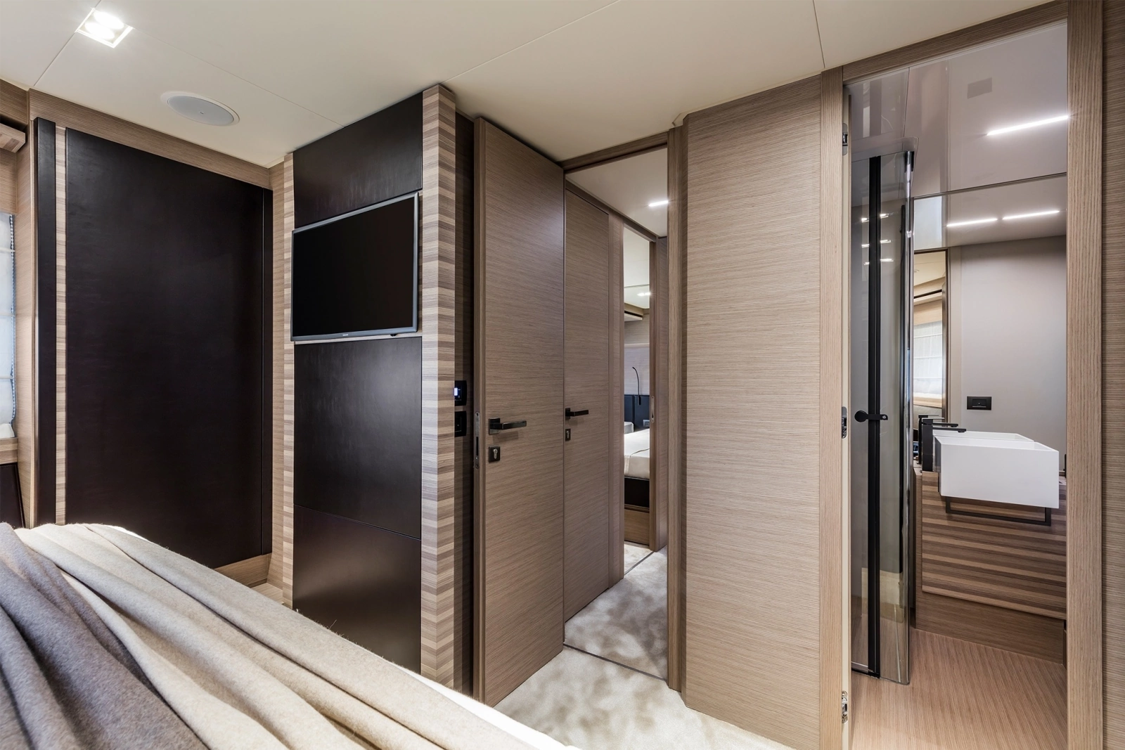 2026 Ferretti Yachts 670