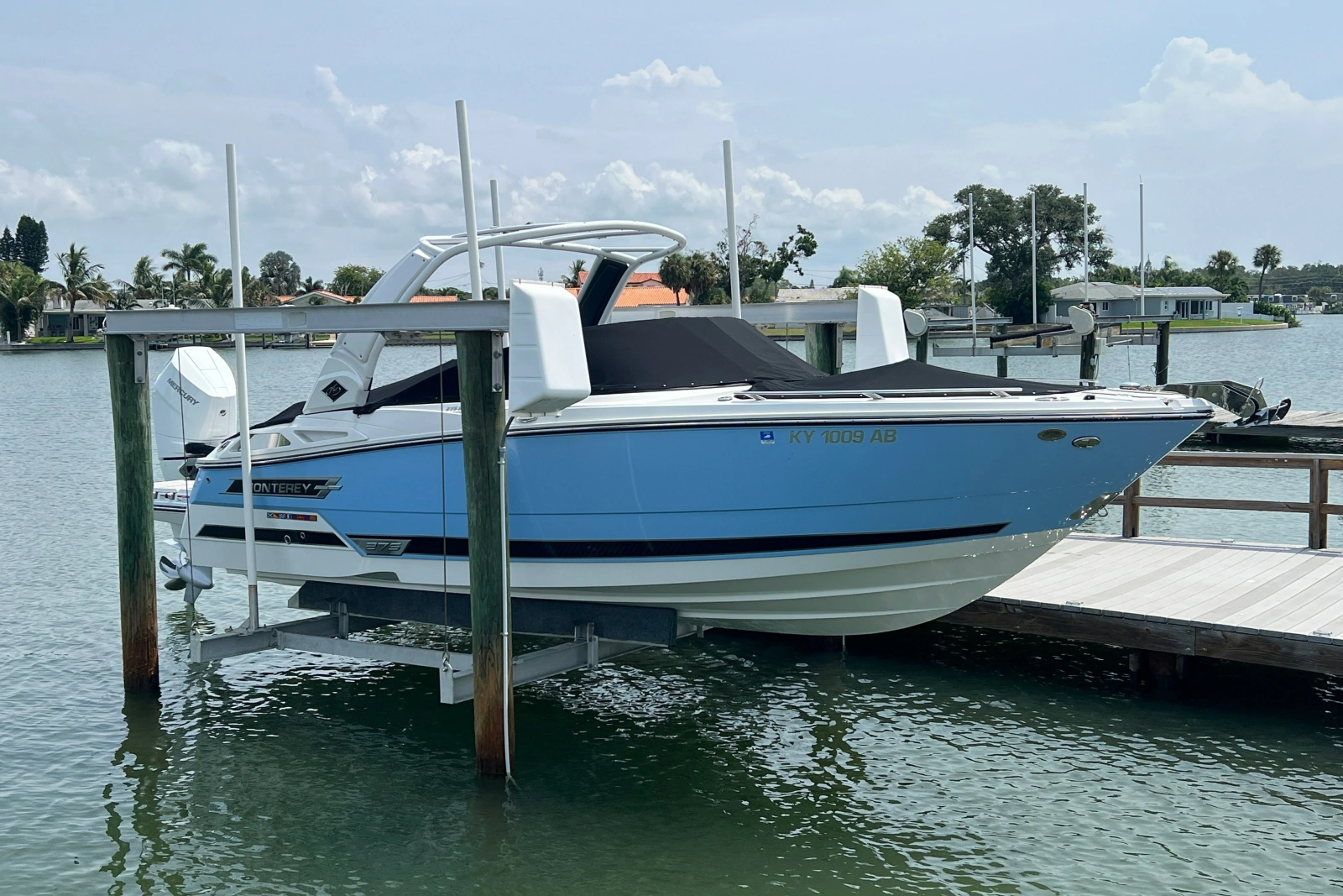 27ft Monterey Yacht For Sale