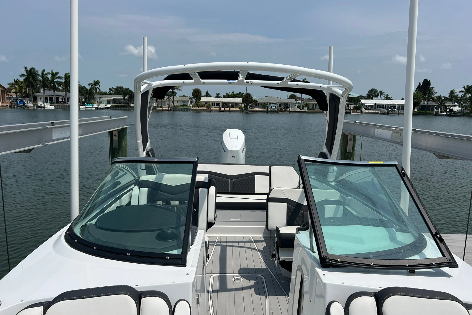 27ft Monterey Yacht For Sale