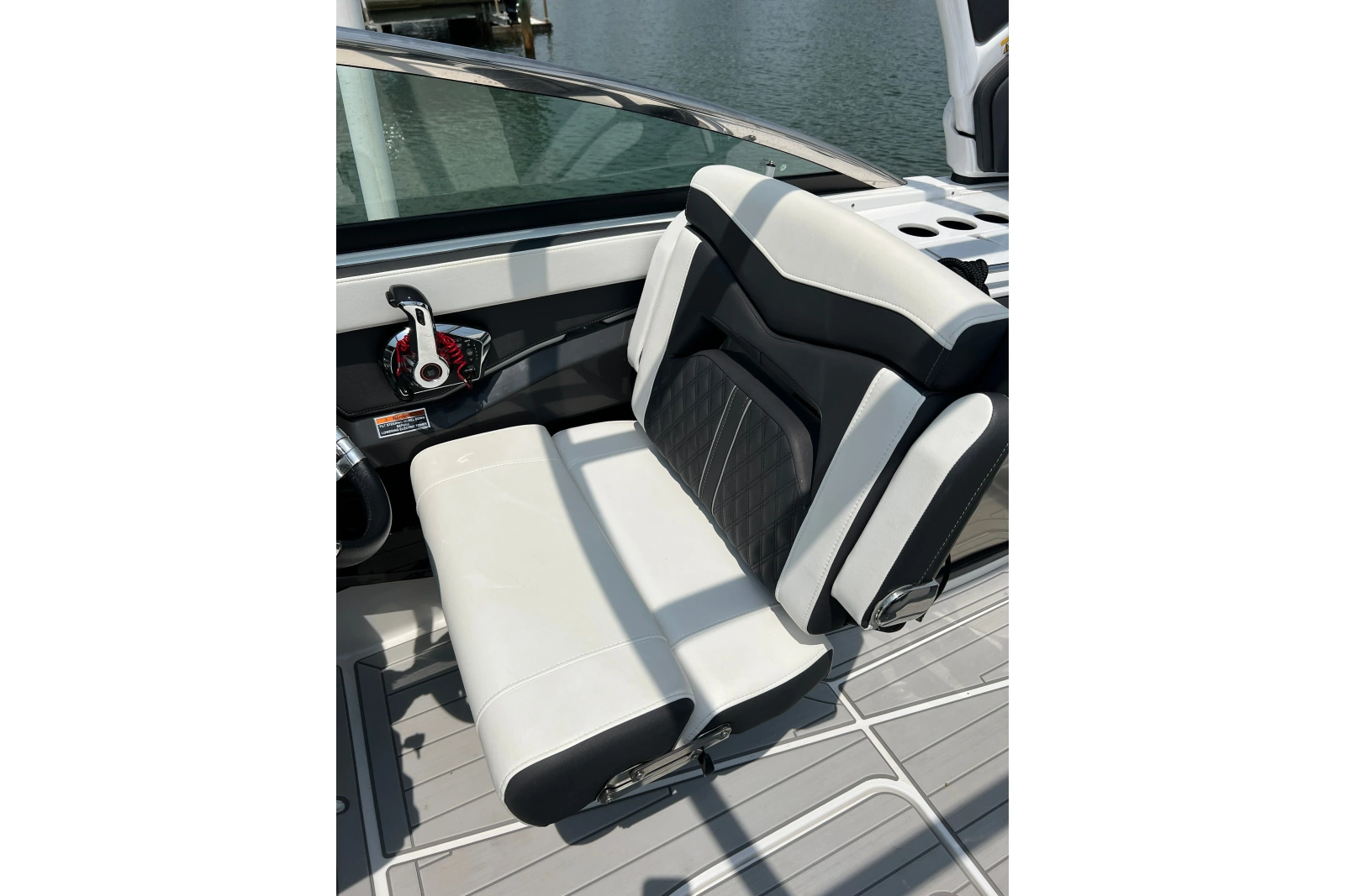 27ft Monterey Yacht For Sale