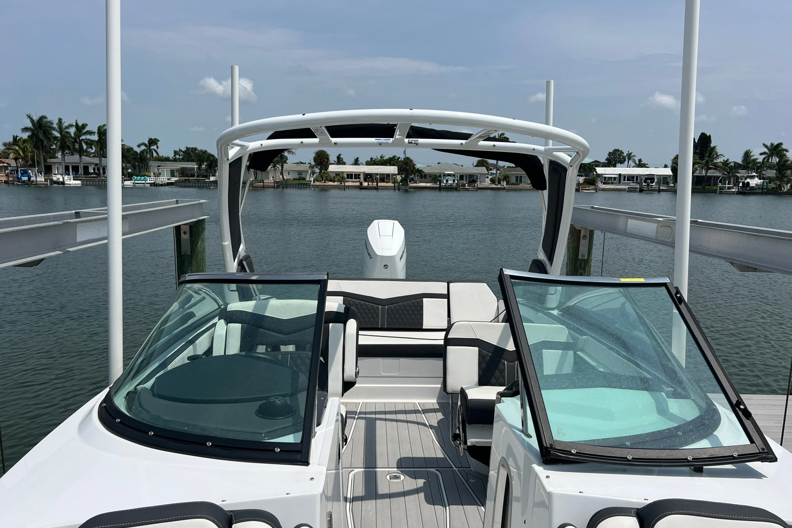 27ft Monterey Yacht For Sale