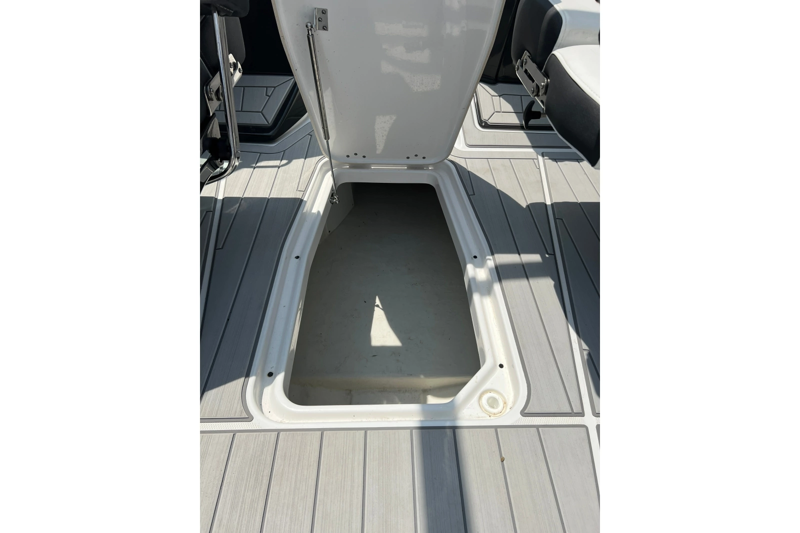 27ft Monterey Yacht For Sale