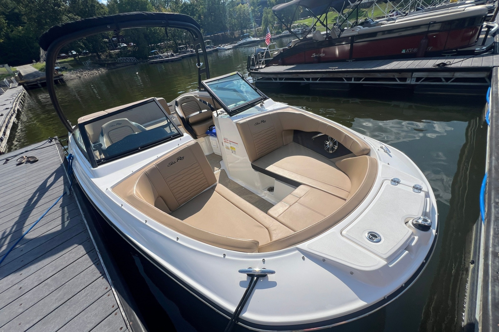 2022 Sea Ray SPX 210