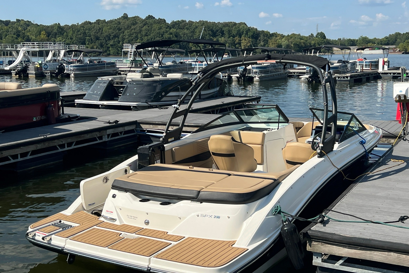 2022 Sea Ray SPX 210