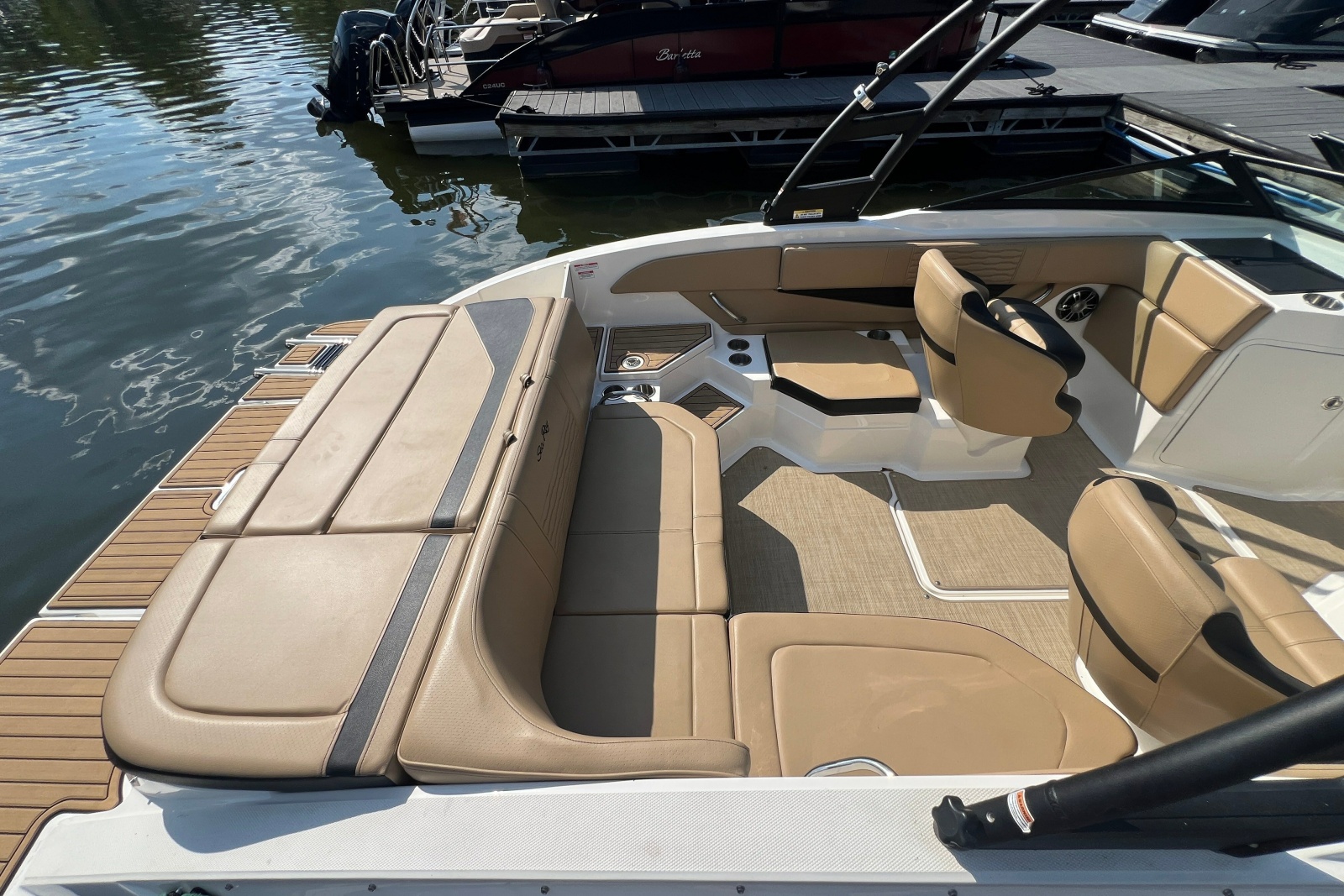 2022 Sea Ray SPX 210