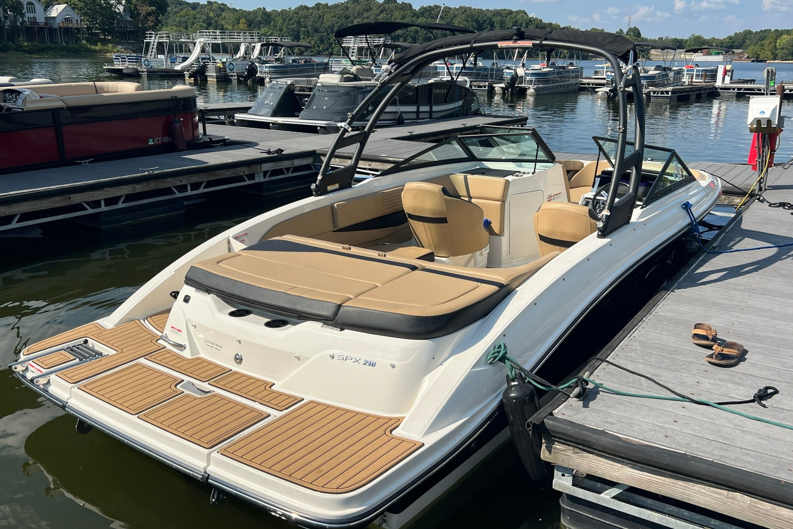 2022 Sea Ray SPX 210
