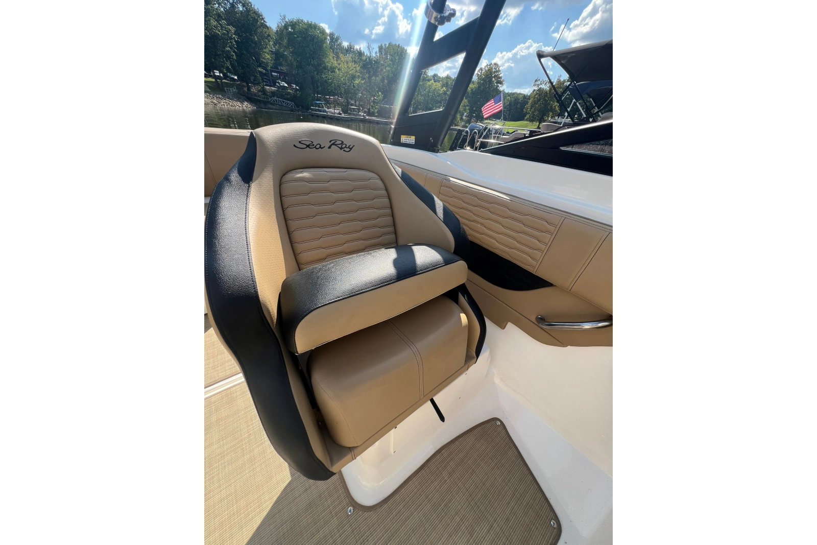 2022 Sea Ray SPX 210