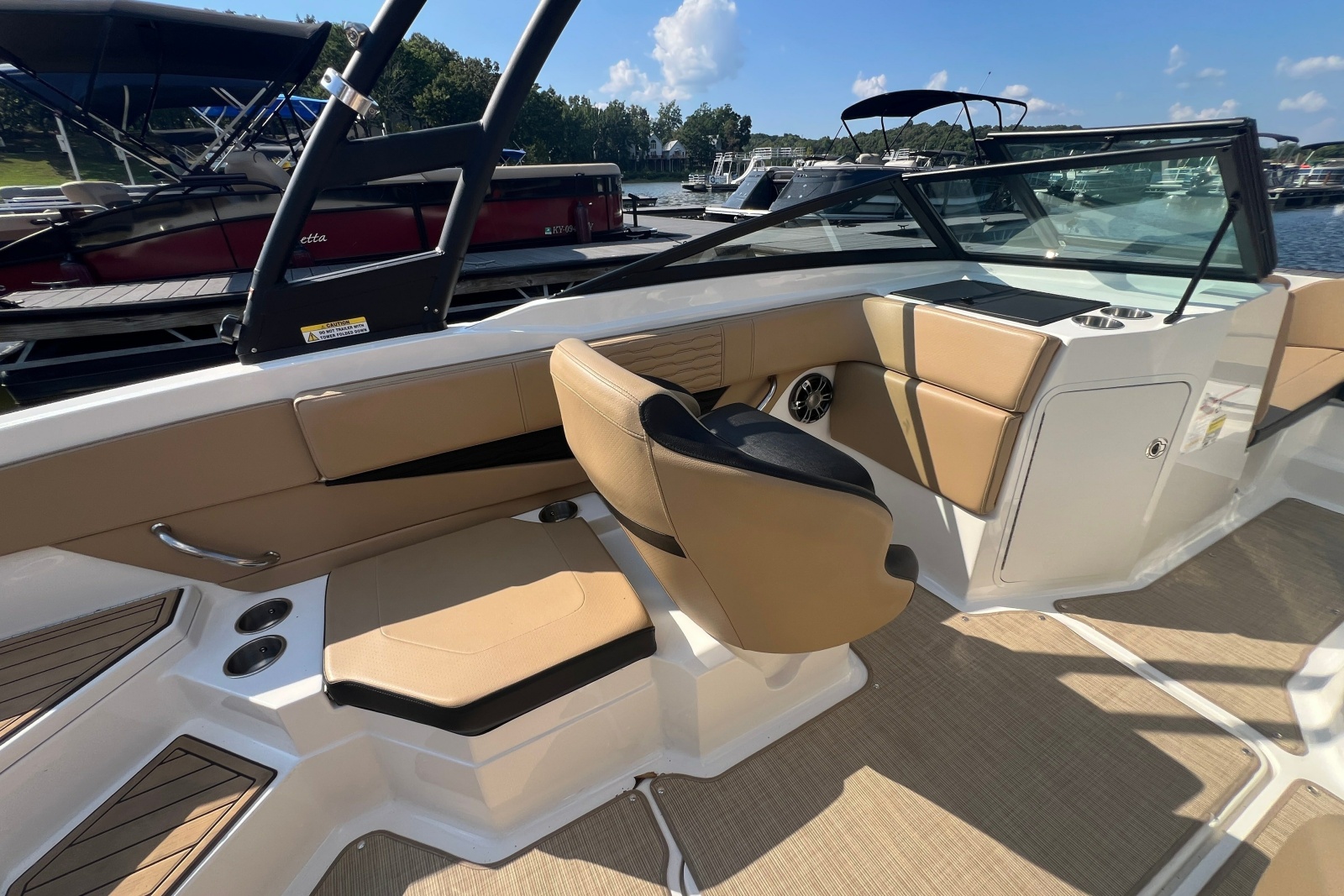 2022 Sea Ray SPX 210